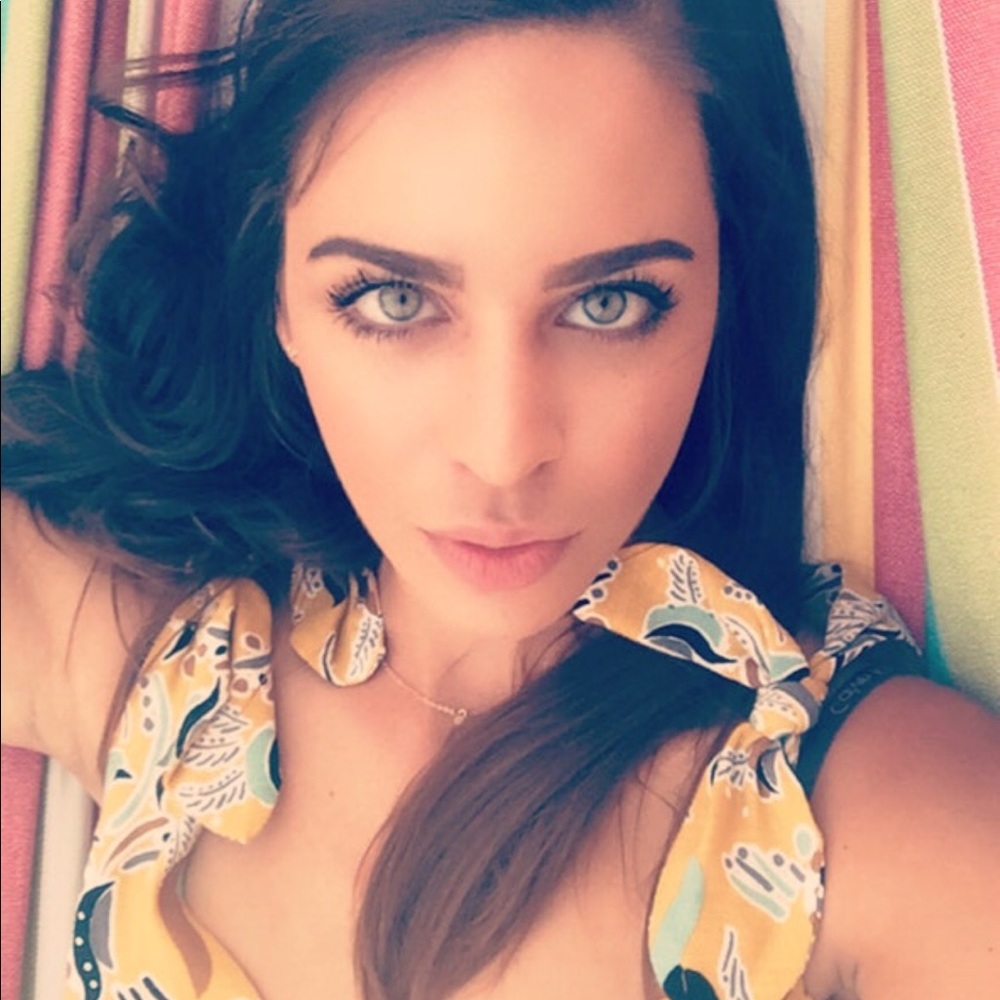 Meet your Posher, Angela